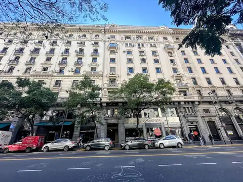 Excelente Oficina - Microcentro - SUPER LUMINOSA 