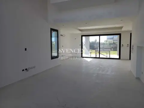 Casa 5 ambientes con 4 baños