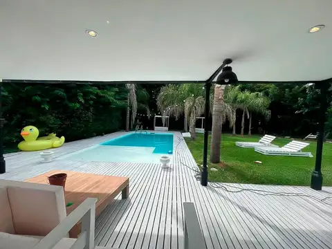 Casa en Venta con 2 cocheras