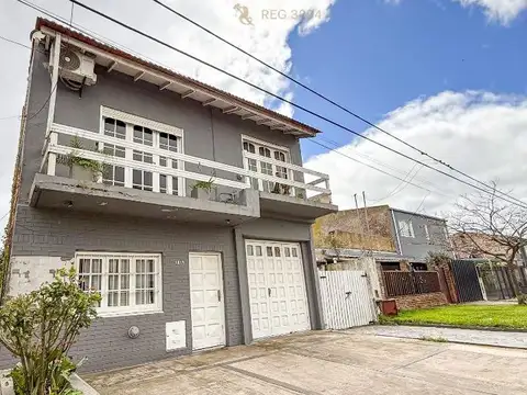 PH de 4 ambientes con cochera en barrio Constitucion
