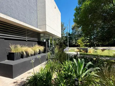 Oficina en Alquiler en Aldea Lago, $ 350.000