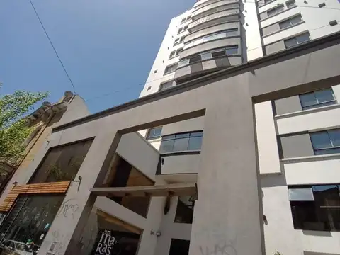 Diagonal 77 e/ 5 y 6 400, Piso 1