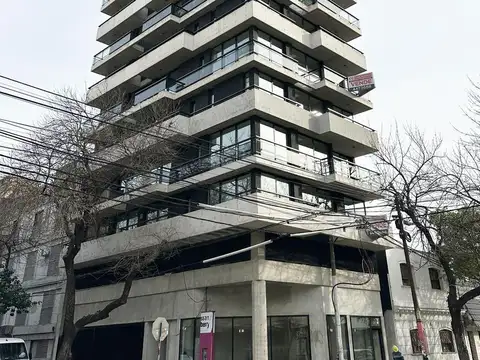 Cerrito 1500 - Esquina Paraguay - Oficina