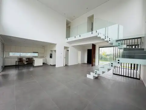 Casa 4 ambientes con 4 baños