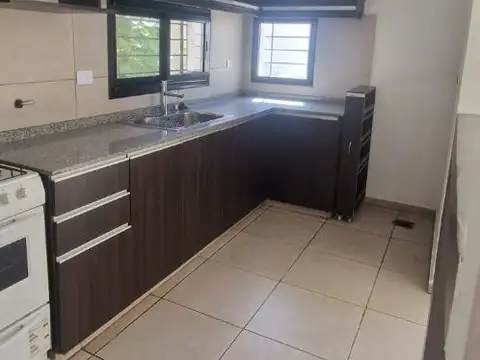 Alquilo duplex 2 dorm patio cochera Barrio Theodoro Felds