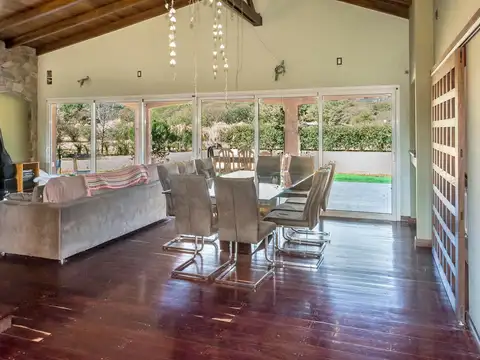 Casa 6 ambientes con 3 baños