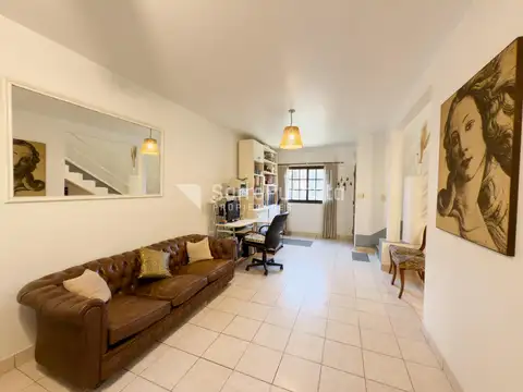 Venta departamento estilo dúplex de 4 ambientes con cochera en Ituzaingo.