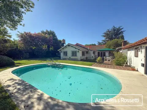 Casa 5 ambientes con 3 baños