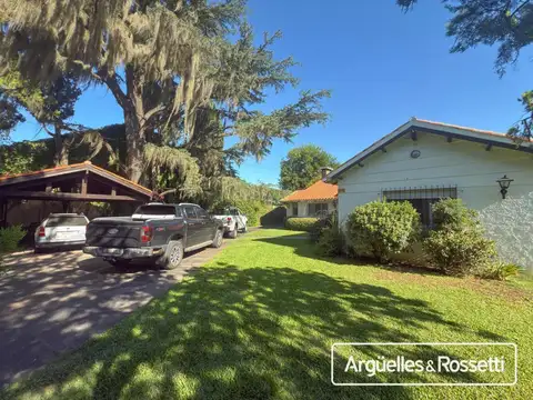 Casa en Venta con 4 cocheras