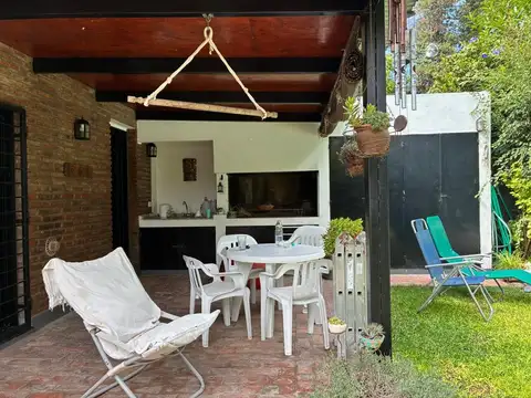 Casa 2 ambientes con 1 baño