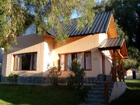 Amplia vivienda de ¾ dormitorios en Barrio Pinar del Lago, excelente estado