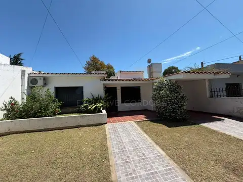 CASA EN VENTA ZONA CERRO EXCELENTE UBICACION CUATRO DORMITORIOS