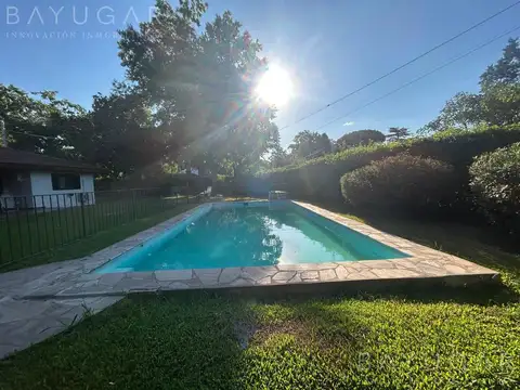 Casa en Venta en Los Robles del Monarca, USD 160.000