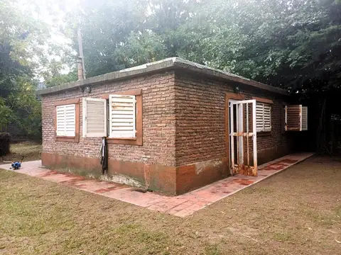 VENTA  EN Grl RODRIGUEZ CON CONSTRUCION A RECICLAR