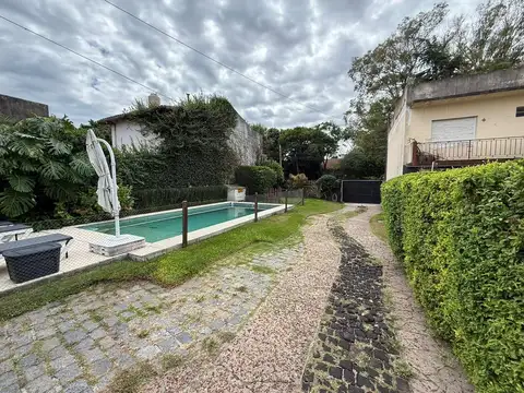 Casa en Venta con 3 cocheras