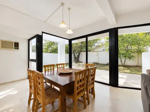 Venta de casa 3 Ambientes con Parque de 500m² y Potencial de Ampliación en Planta Alta