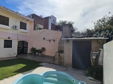 Casa en Venta con 6 cocheras