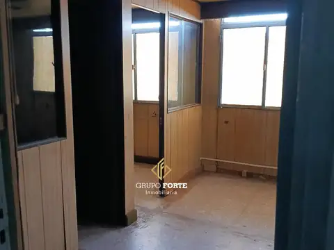 Oficina 6 ambientes con 1 baño