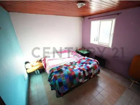 Casa en Arturo Segui con tres dormitorios