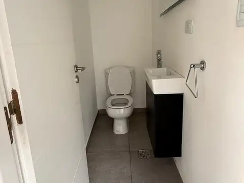Casa 5 ambientes con 1 baño