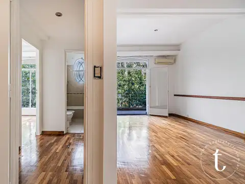 Semipiso de Estilo. Tres Ambientes con Balcón, en Almagro.