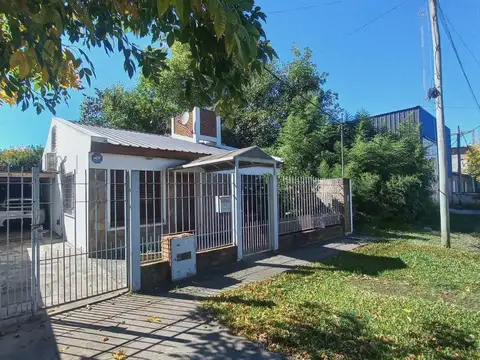 VENTA Casa - 2 dormitorios - calle 158 y 65, Los Hornos