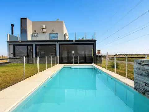 Casa en Venta con 3 cocheras