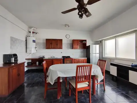 IMPECABLE CASA CON GALPON EN SAN MARTIN