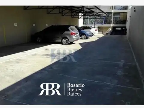 Cochera en Venta Semi Cubierta