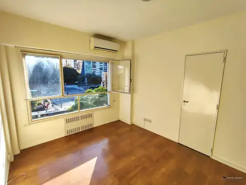 EXCELENTE MONOAMB DIVISIBLE AL FRENTE MUY LUMINOSO EN RECOLETA! OPORTUNIDAD!