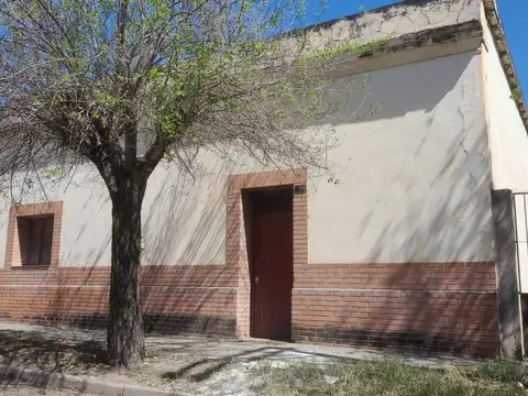 Casa 5 ambientes con 1 baño