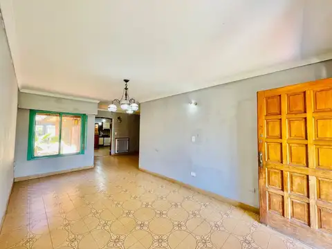Casa en Venta con 4 cocheras