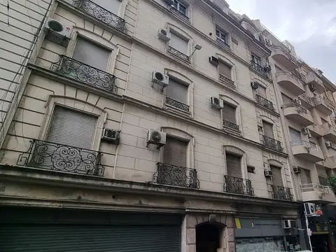 VENTA 3 AMBIENTES + DEP * A RECICLAR Zona Centro 62 m2 Apto profesional A metros de Av. 9 de Julio