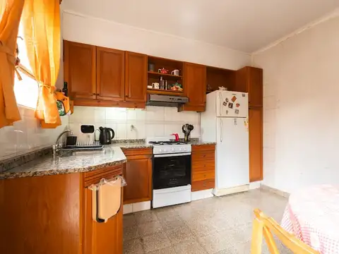 CASA EN VENTA 3 DORMITORIOS Y COCHERA