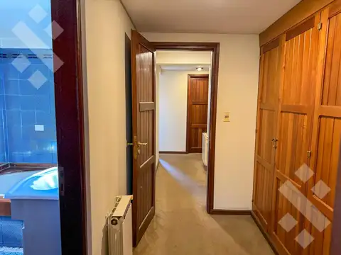 Casa 9 ambientes con 4 baños