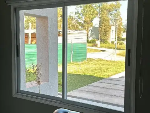 CASA EN VENTA, BARRIO ALVAREZ DEL BOSQUE