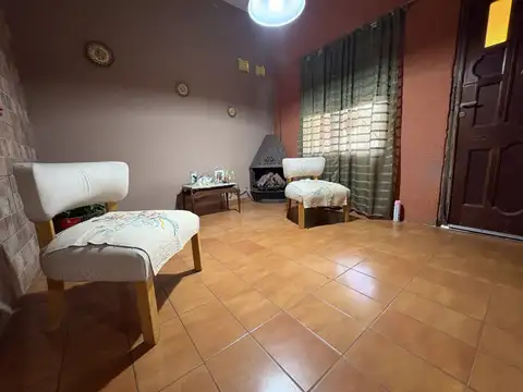 Casa 4 ambientes con 2 baños