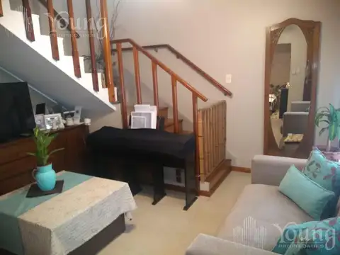 Duplex en venta 3 ambientes con cochera en Bernal Este
