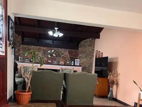 Casa 5 ambientes con 3 baños