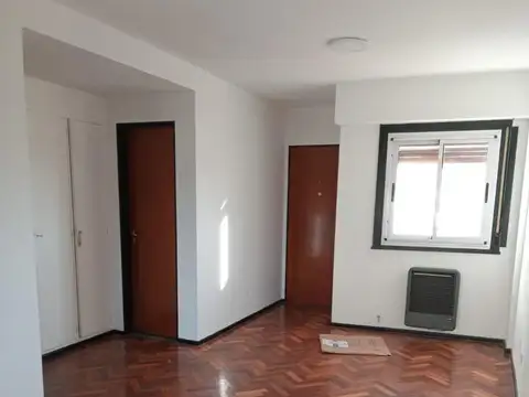 Departamento 1 amb. c/balcon metrobus en puerta