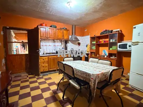 Casa 8 ambientes con 3 baños