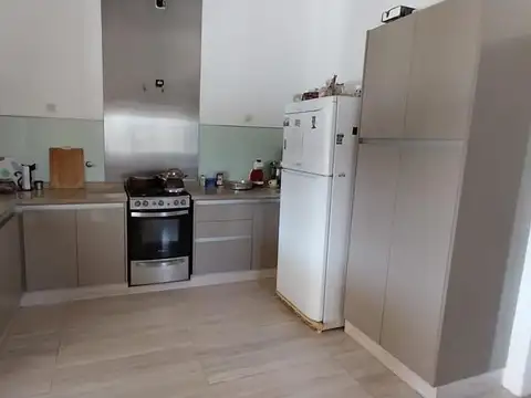 Casa 9 ambientes con 3 baños