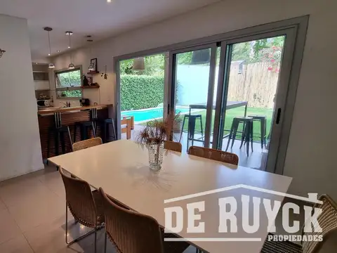 Casa en Venta con 1 cochera