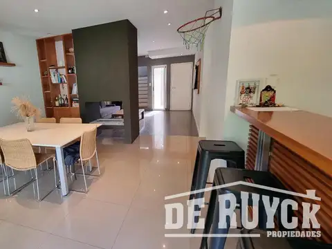 Casa 5 ambientes con 3 baños