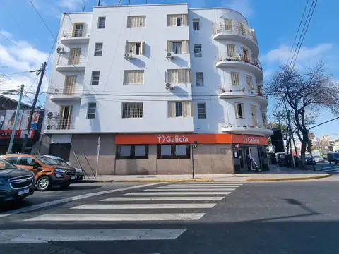 Av. Sáenz  al 1200