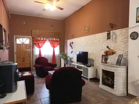 Depto Tipo Casa 3 ambientes con 2 baños