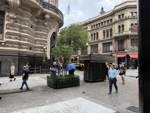 Peatonal Florida esquina Av Córdoba - el 1er local de la cuadra!