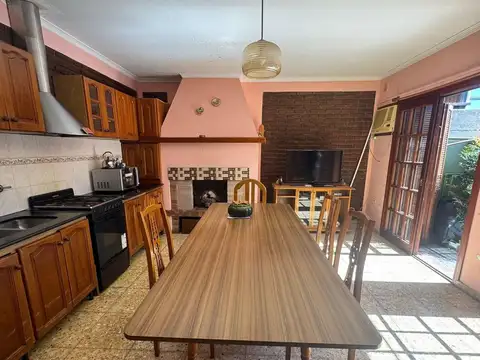 Casa 4 ambientes con 2 baños