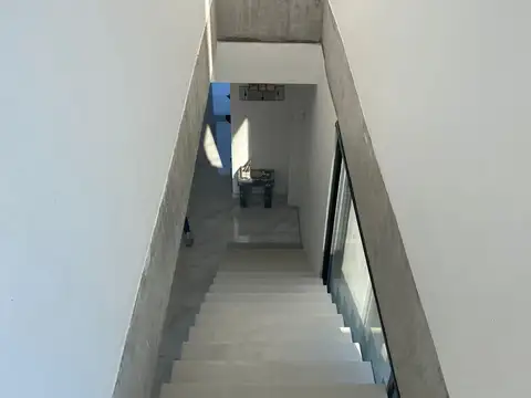 Casa en Alquiler con 2 cocheras