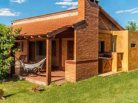 Casa 6 ambientes con 5 baños
